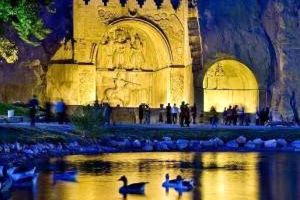 بازدید نوروزی از شهر عشاق غرب ایران/ از معبد آناهیتا و غار قوری قلعه تا دریاچه‌ای نیلوفری