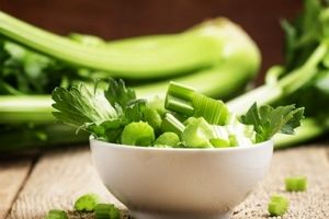 چه افرادی نباید سبزی پر خاصیت کرفس بخورند؟