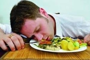 خوابیدن بعد از خوردن غذا ممنوع