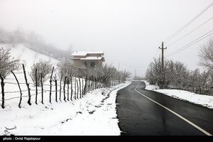 بارش برف و باران در جاده‌های ۱۰ استان/ انسداد چند محور