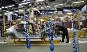 افزایش قیمت خودرو به اسم ارز به کام خودروسازان/نهادهای نظارتی به ساختار هزینه‌ای خودروسازان ورود کنند