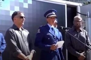 گریه­‌های افسر مسلمان نیوزیلند در سخنرانی درباره قربانیان حمله تروریستی