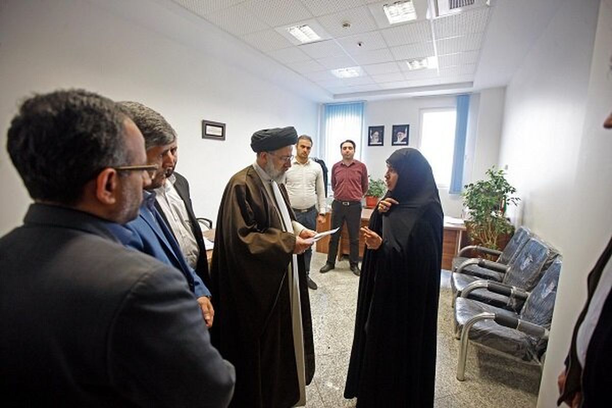 رئیس قوه قضائیه از بخش‌های مختلف دادسرای ناحیه ۱۰ تهران بازدید کرد