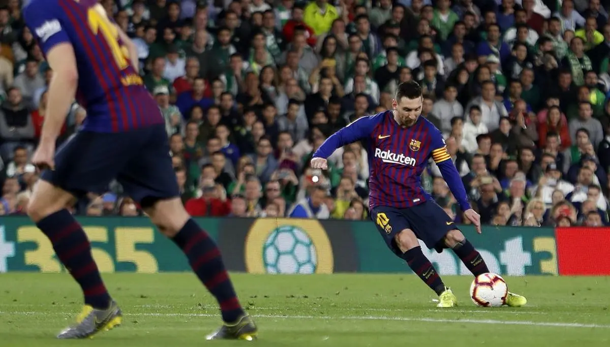 تشویق مسی توسط هواداران بتیس