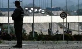 اپوزیسیون ونزوئلا به نظامیان در صورت رویگردانی از مادورو امتیازات بیشتر می‌دهد