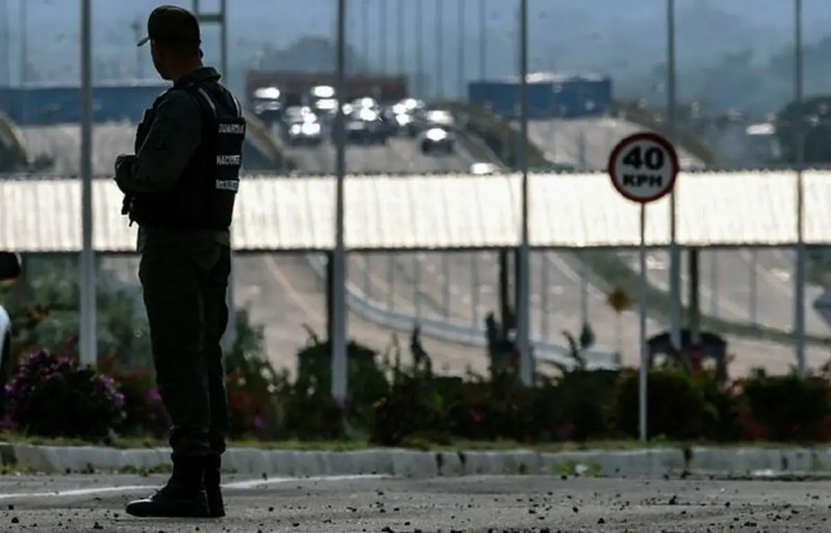 اپوزیسیون ونزوئلا به نظامیان در صورت رویگردانی از مادورو امتیازات بیشتر می‌دهد