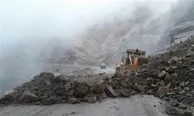 ریزش کوه در برخی از محورهای گلستان/جاده نوکنده بازگشایی شد