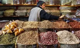 تنها خرید آجیل کم نشده، فروش میوه و شیرینی هم کم شده است