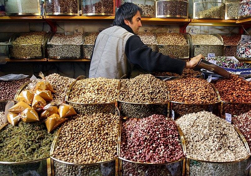تنها خرید آجیل کم نشده، فروش میوه و شیرینی هم کم شده است