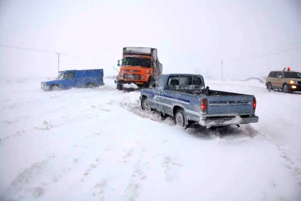 امدادرسانی به گرفتاران در برف در سمنان