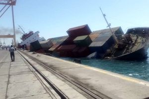 یک فروند کشتی در بندر شهید رجایی غرق شد + فیلم