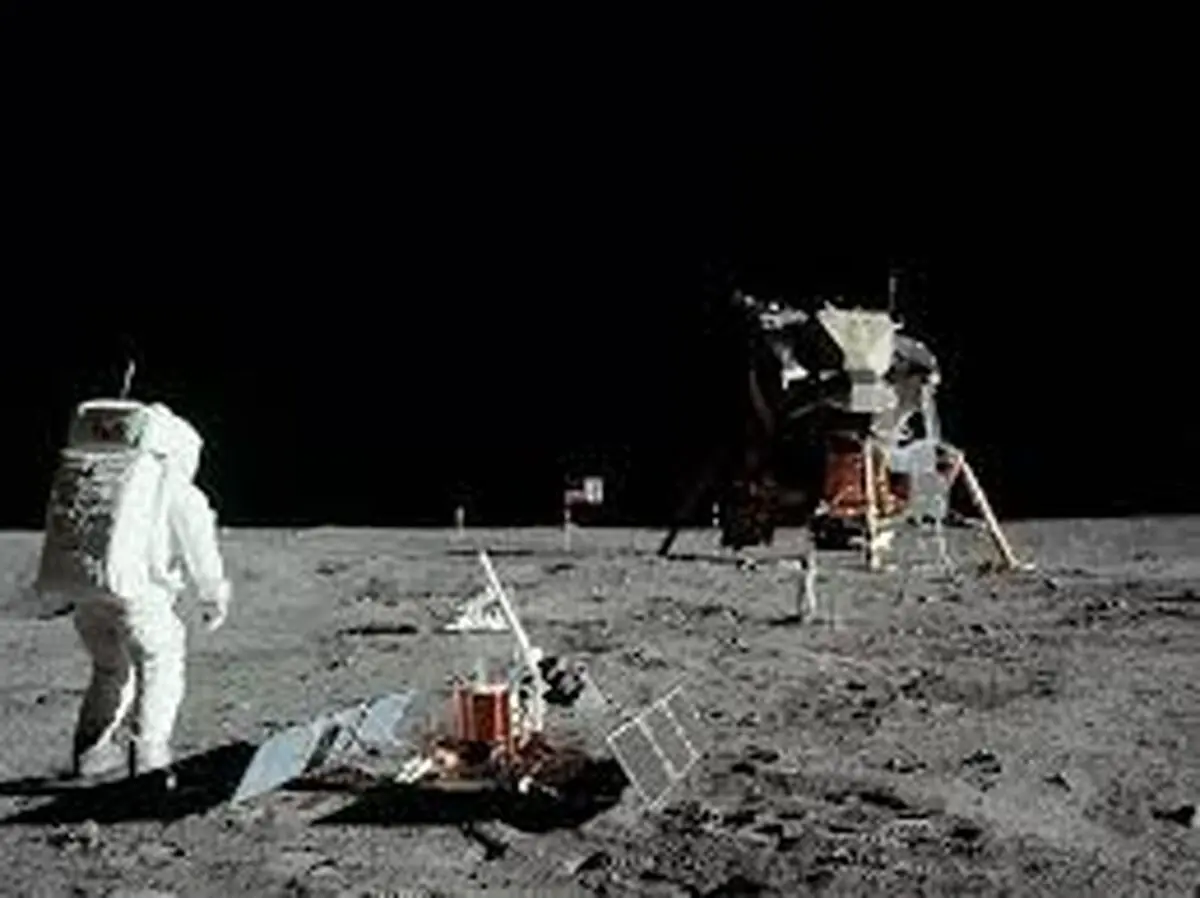 مُهر و موم خاک ماه برای کشف اسرار نهان