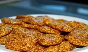 طرز تهیه سوهان کنجدی مخصوص عید نوروز