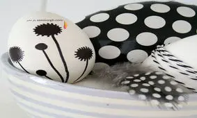 تزیین تخم مرغ هفت سین با طراح های سیاه و سفید برای نوروز