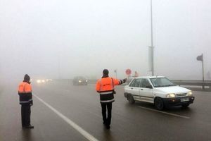 مسیرهای منتهی به مشهد مه آلود و سطح جاده ها لغزنده است
