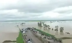 جاده آق‌قلا به گنبد در استان گلستان پس از سیل به زیر آب رفت