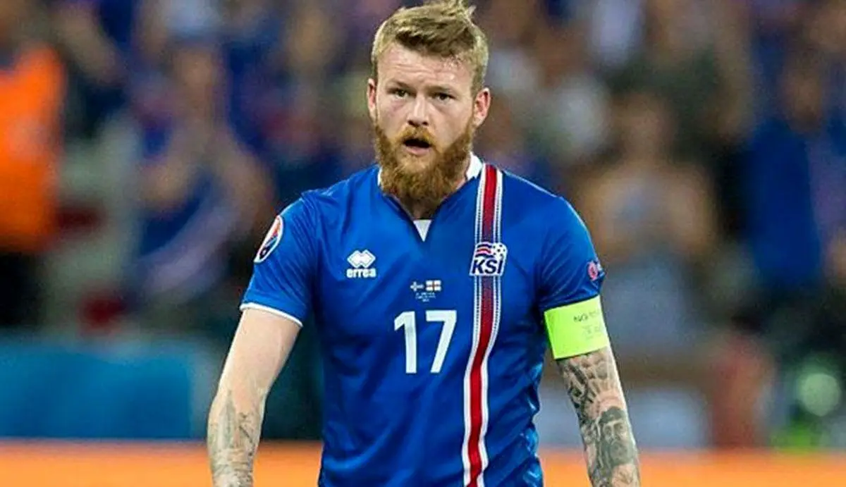 کاپیتان ایسلند همبازی پورعلی گنجی در قطر