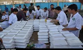 ۲ هزار پرس غذا در شب شهادت حضرت زینب (س) در قم توزیع شد