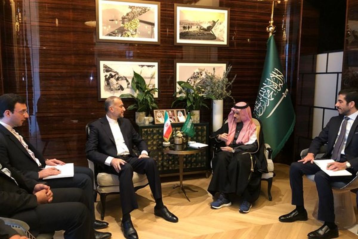 دیدار و گفت‌‌وگوی امیرعبداللهیان و وزیر خارجه عربستان در ژنو

