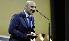 محسن تنابنده بهترین بازیگر مرد بخش افق‌های ونیز شد/ محسن تنابنده: دیشب با قرص خواب خوابیدم/ ویدئو