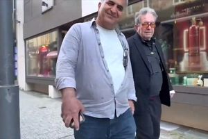 آزار مرحوم داریوش مهرجویی در لوکزامبورگ توسط یک ضدانقلاب/ ویدئو 