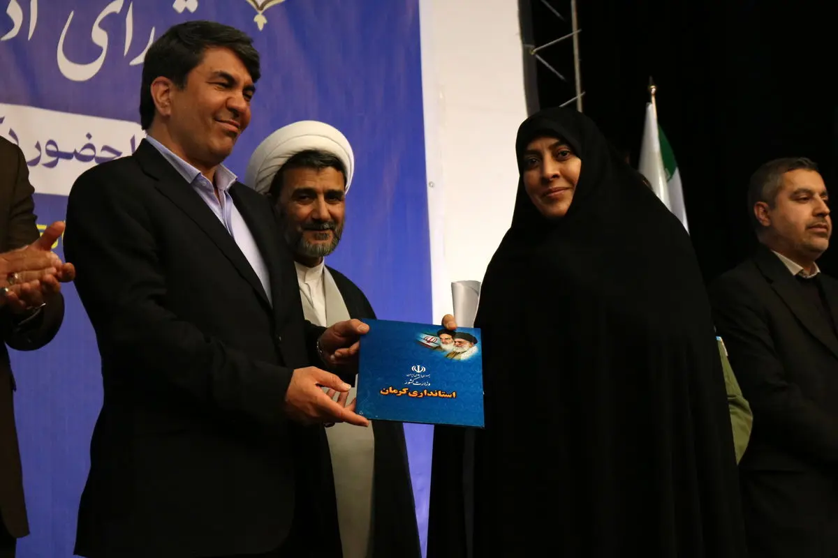  خودروی حامل مژگان تاج‌الدینی، فرماندار بافت، واژگون شد/ عکس