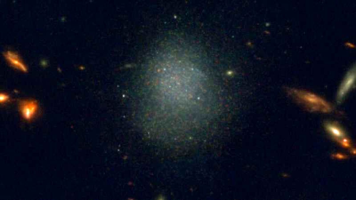کشف اتفاقی یک کهکشان منزوی، ساکن و خاموش