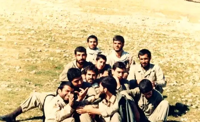 عکسی قدیمی از آیت‌الله سیدمجتبی خامنه‌ای در جبهه