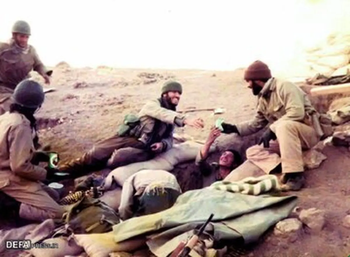 آن‌ دو نفر اصرار داشتند که زودتر به من تیر خلاص را بزنند، اما نفر سوم مخالفت کرد