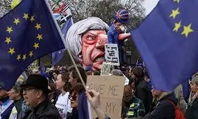 11 وزیر کابینه ترزا می خواهان استعفای او هستند