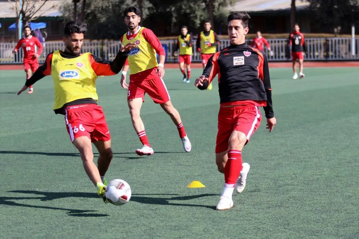 مدافع پرسپولیس به خاطر مصدومیت تمرین را نیمه‌کاره رها کرد