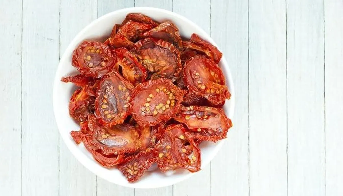 خواص گوجه فرنگی خشک شده چیست؟