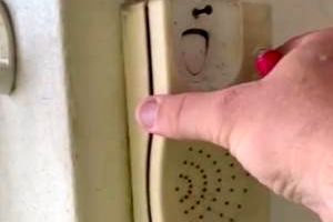 تصویری ترسناک از داخل گوشی تلفن خانه ای در سیدنی