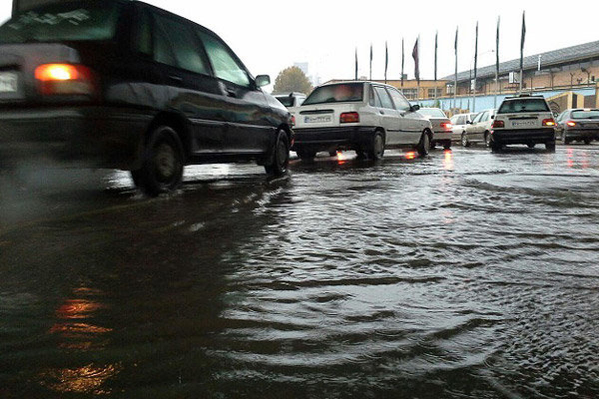 بارش شدید باران در استان کرمانشاه/ آبگرفتگی معابر عمومی