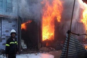 آتش سوزی انبار لوازم پزشکی در حومه مشهد مهار شد