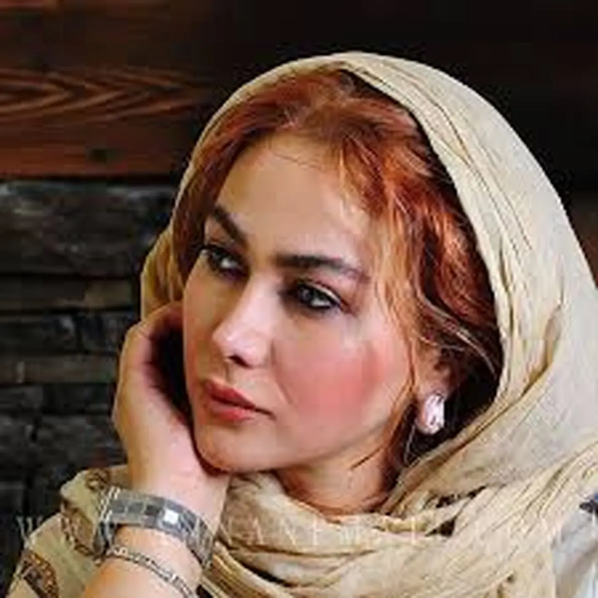 فیلم / تاکید آنا نعمتی به گوشواره اش سوژه ی عکاسان شد !