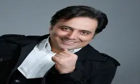 عکس | مجید اخشابی در کنار ضریح امام رضا (ع)