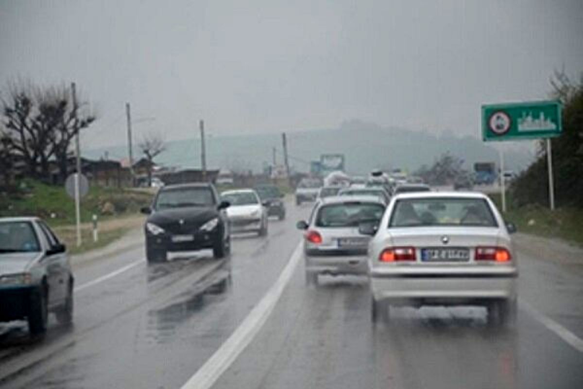 باران و طوفان مسافران نوروزی را غافلگیر کرد/ جاده‌ها لغزنده است