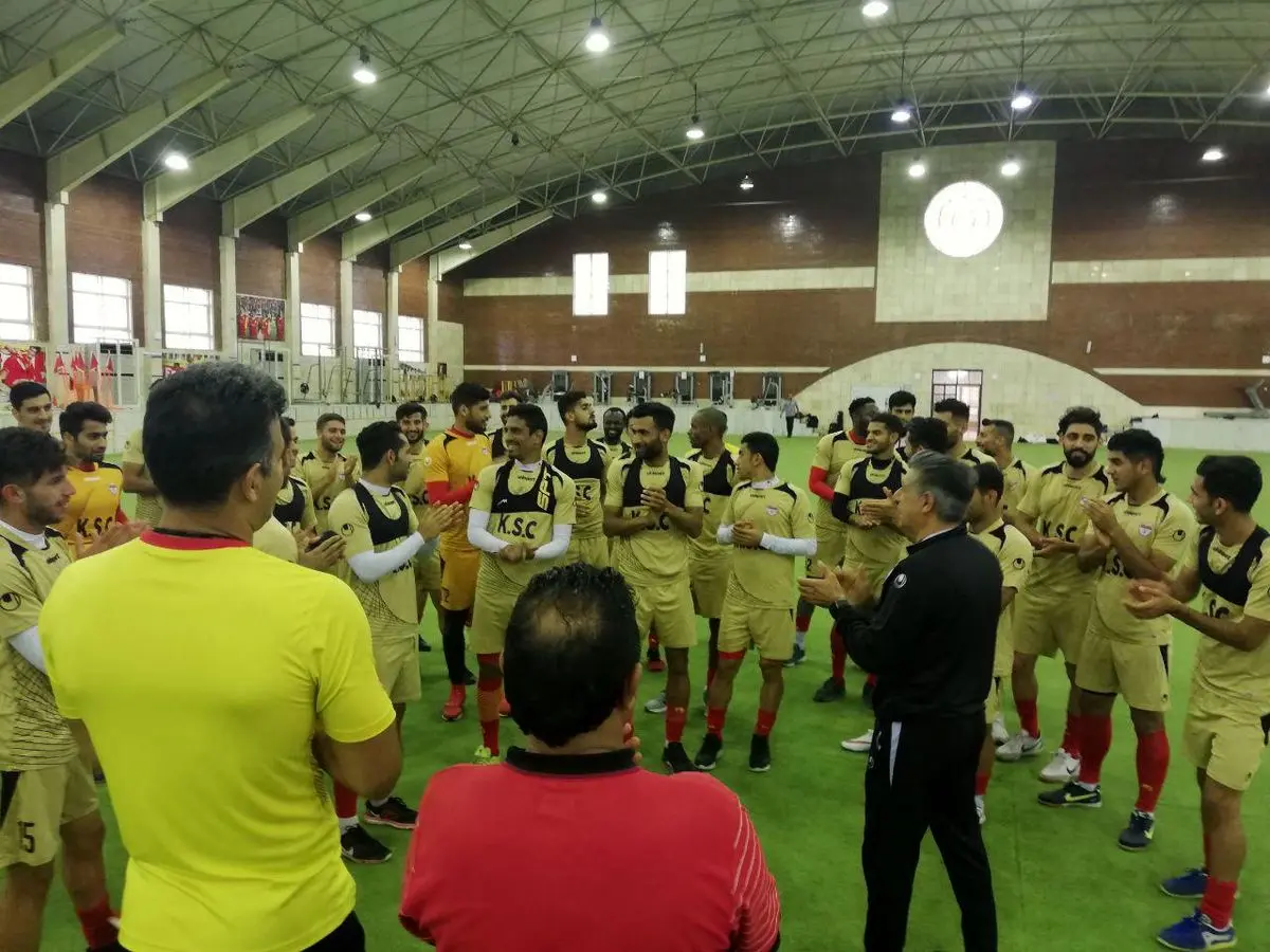 تمرین شاداب شاگردان قطبی در سالن