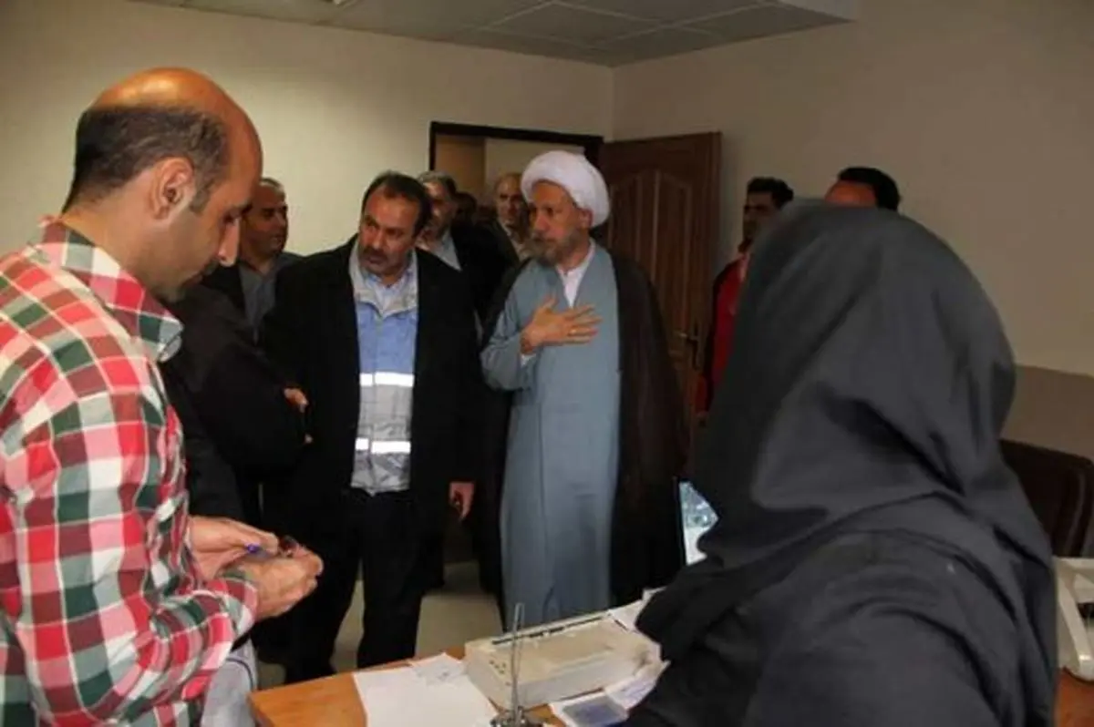 امام جمعه شیراز: مردم خشمگین هستند و فحش می‌دهند!