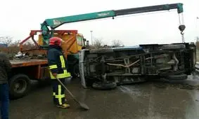 واژگونی دو خودرو در حوالی آرامستان رضا (ع)