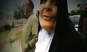 گلایه یک مادر شهید از مسئولین: تنها حرف می زنند/ هیچ مسئولی نیست که به درد مردم برسد