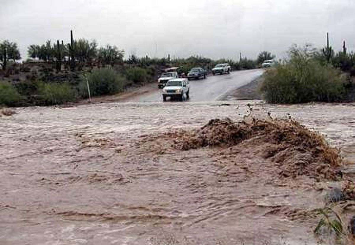 سیلاب دو جاده را در خراسان رضوی مسدود کرد