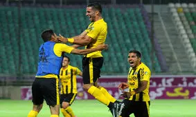 سپاهان همچنان به دنبال بیشتر کردن فاصله با ذوب