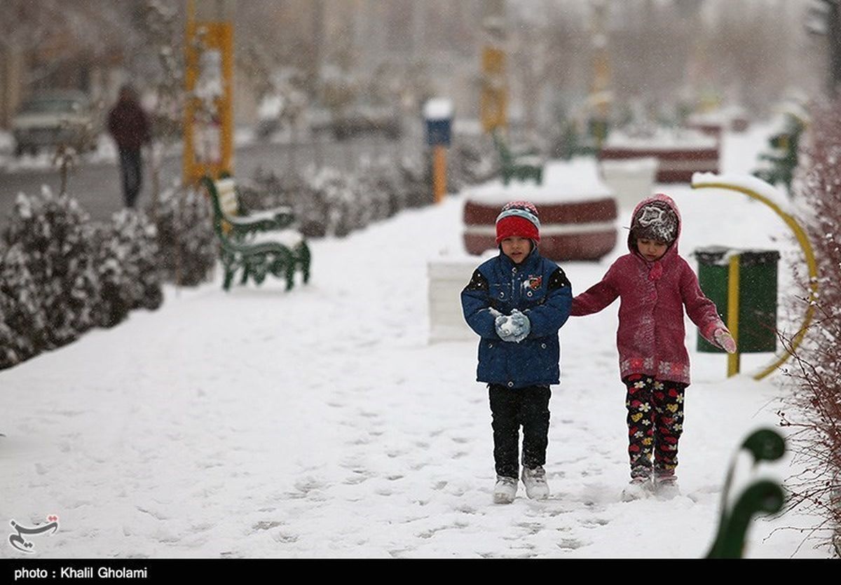 بارش برف و کولاک مدارس و دانشگاههای آذربایجان شرقی را به تعطیلی کشاند+جزئیات