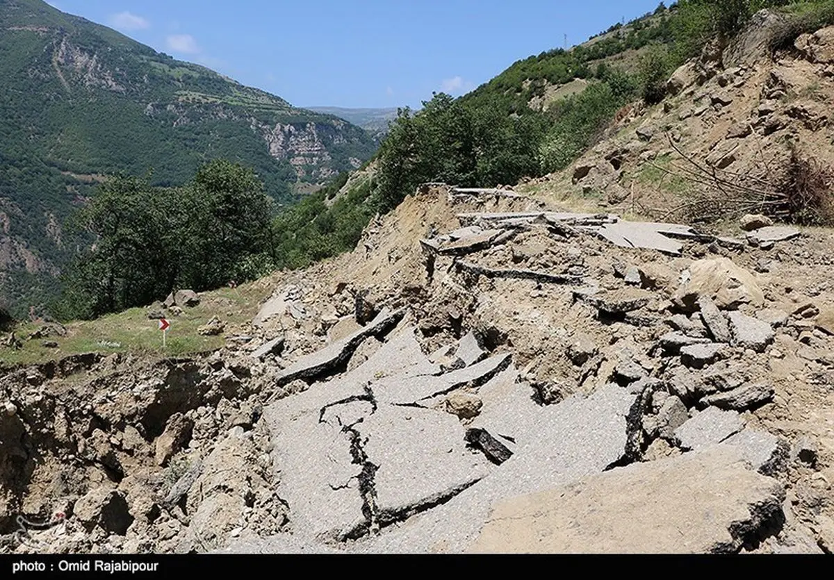 رانش زمین در روستای کاظم‌آباد الیگودرز؛ ۱۳ منزل مسکونی خسارت دید