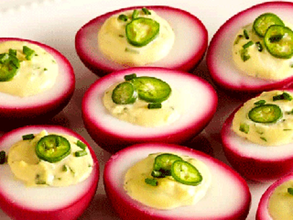 چگونه ترشی تخم مرغهای رنگی درست کنیم؟