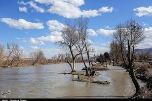 ‌زاینده‌رود همچنان گل‌آلود است؛ آبرسانی به روستاها با تانکر