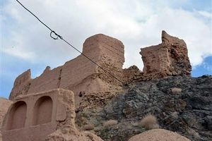 باران بخشی از دیوارهای غربی قلعه تاریخی اردان تفت را تخریب کرد