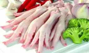 خوردن پای مرغ برای درد پا مفید است؟ / تق تق زانو در این موقع خطرناک می شود